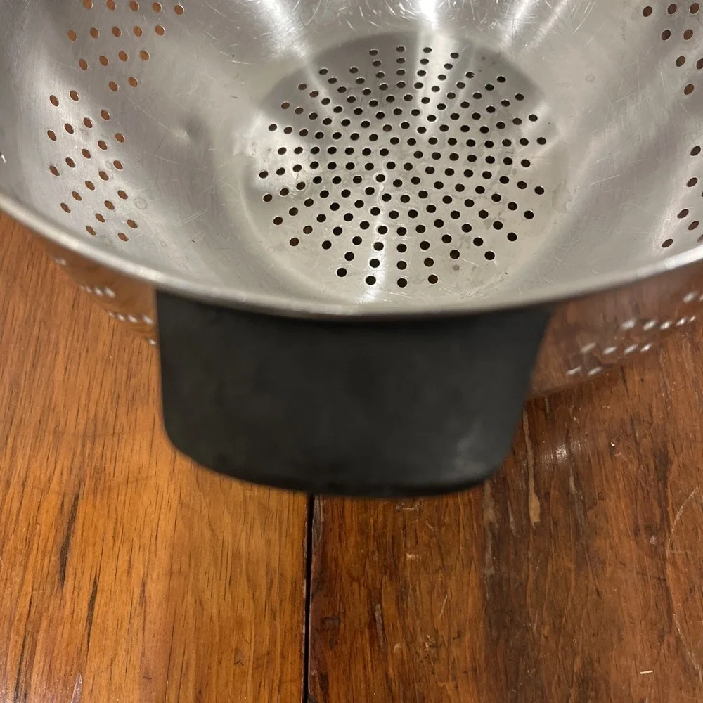 Vintage Farberware Stainless Steel Colander Strainer Black Handles Footed 9.5x6